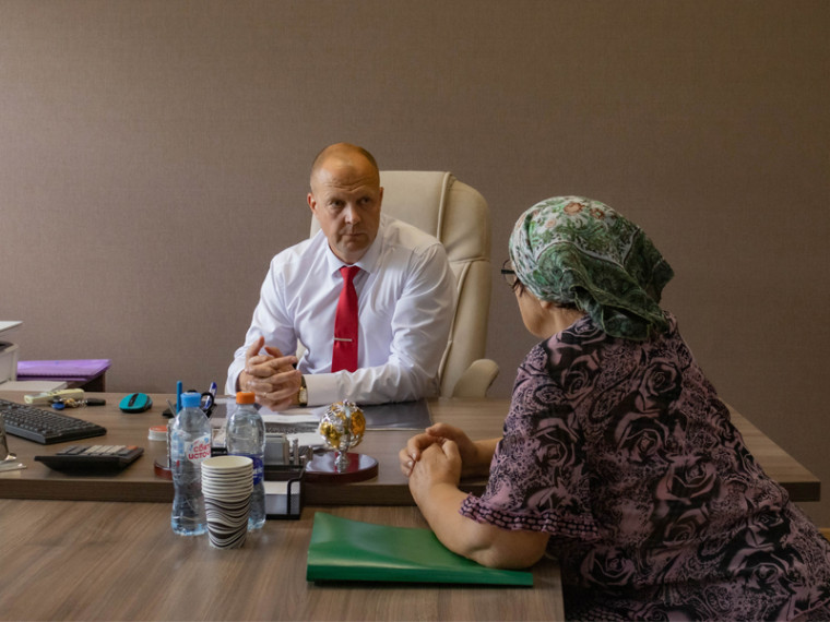 Глава Усманского 1-го сельского поселения Александр Ларионов провел личный приём граждан. Глава Усманского 1-го сельского поселения Александр Ларионов провел личный приём граждан.